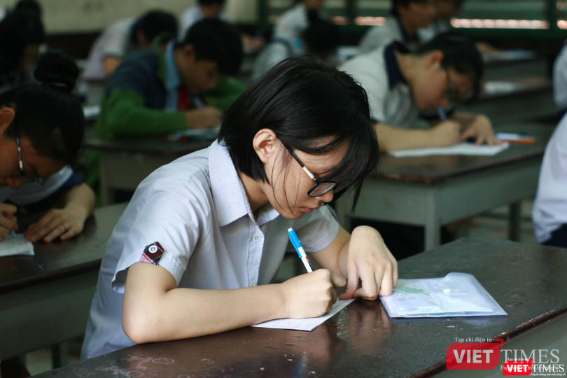 Bắt đầu bước vào giờ làm bài môn Ngữ văn