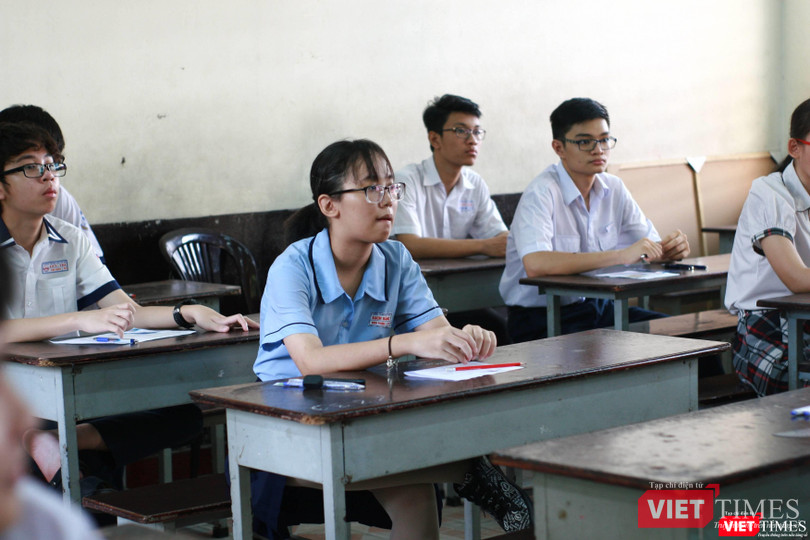 Thí sinh lắng nghe quy chế thi