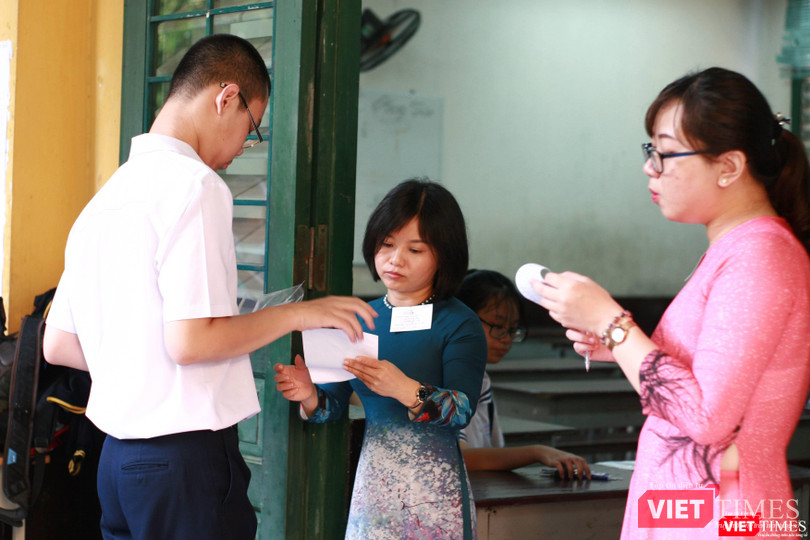 Thí sinh bắt đầu gọi vào phòng thi