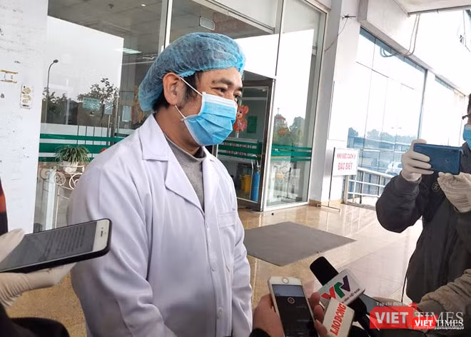 ThS. BS. Nguyễn Trung Cấp thông tin về quá trình điều trị cho 3 bệnh nhân nhiễm nCoV. Ảnh: Minh Thúy ThS. BS. Nguyễn Trung Cấp thông tin về quá trình điều trị cho 3 bệnh nhân nhiễm nCoV. Ảnh: Minh Thúy