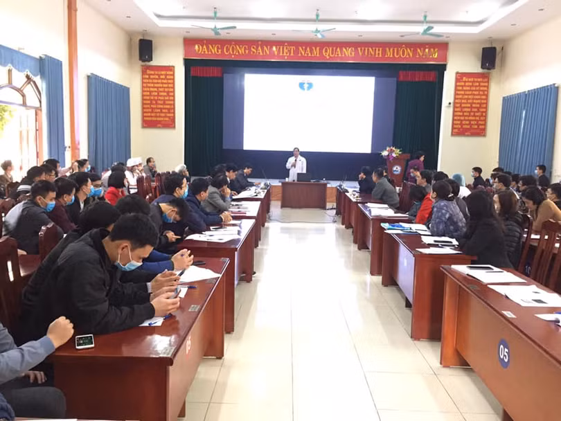 PGS.TS Lương Ngọc Khuê trao đổi công tác phòng, chống dịch Covid-19 tại Vĩnh Phúc. Ảnh: Lê Hảo PGS.TS Lương Ngọc Khuê trao đổi công tác phòng, chống dịch Covid-19 tại Vĩnh Phúc. Ảnh: Lê Hảo