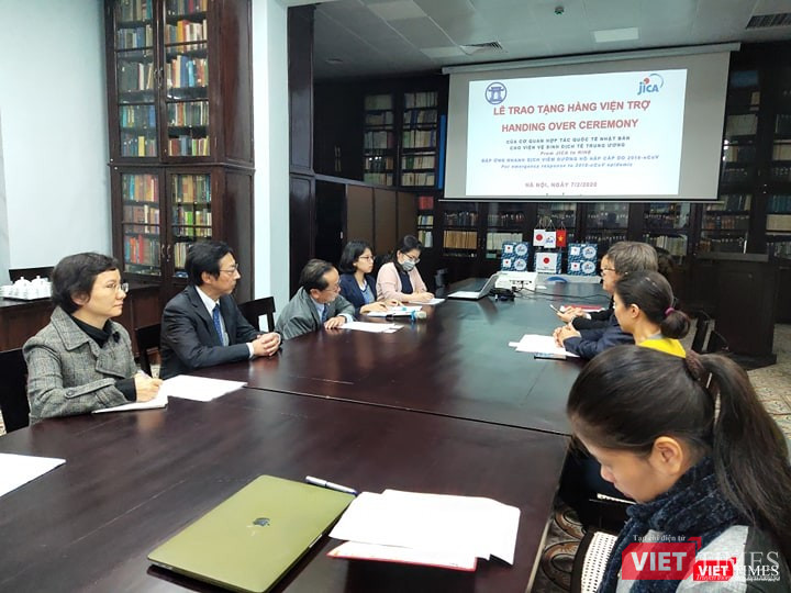 Lễ trao tặng hàng viện trợ của Cơ quan Hợp tác Quốc tế Nhật Bản với Viện Vệ sinh Dịch tễ Trung ương. Ảnh: Minh Thúy