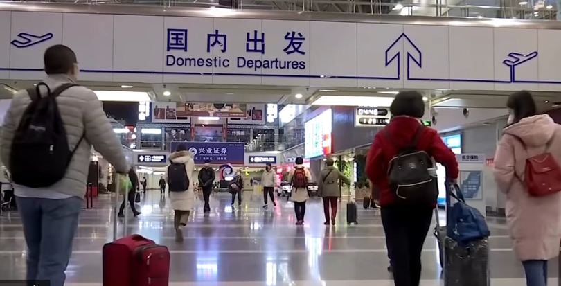 Hành khách tại sân bay. Ảnh: The Straitstimes