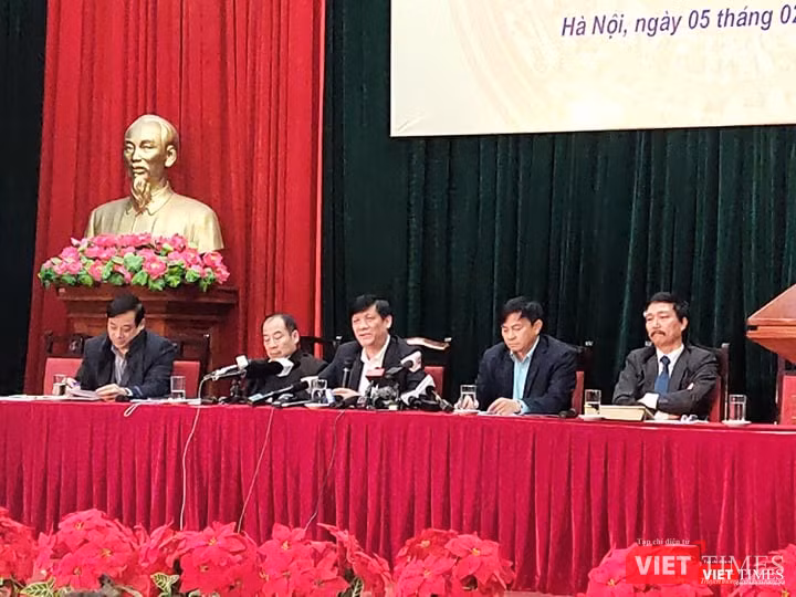 GS. TS. Nguyễn Thanh Long – Thứ trưởng Bộ Y tế phát biểu tại cuộc họp. Ảnh: Minh Thúy