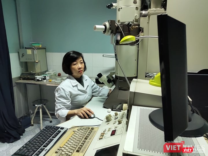 Nghiên cứu virus Corona trong phòng thí nghiệm của Viện Vệ sinh Dịch tễ Trung ương. Ảnh: Minh Thúy