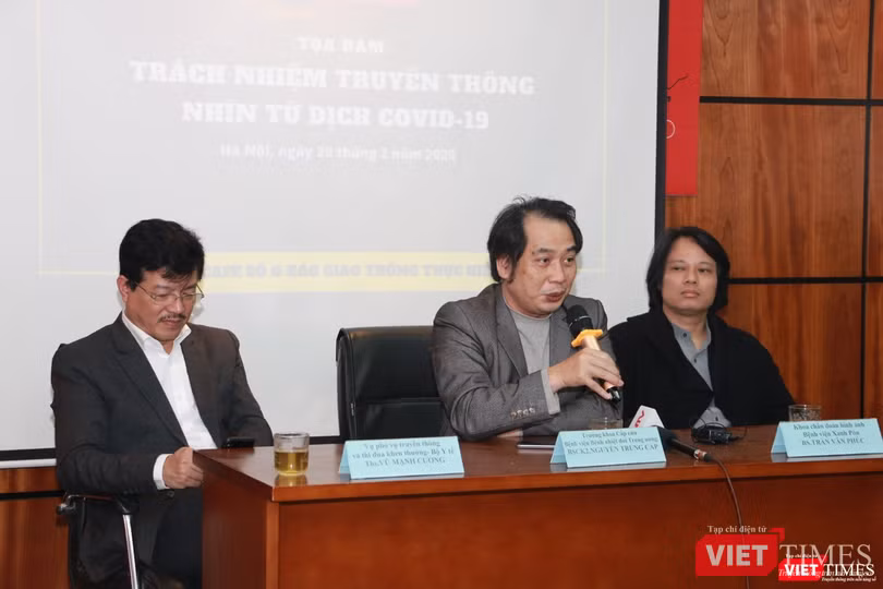 ThS. BS. Nguyễn Trung Cấp chia sẻ về tình hình dịch COVID-19. Ảnh: Đăng Khoa ThS. BS. Nguyễn Trung Cấp chia sẻ về tình hình dịch COVID-19. Ảnh: Đăng Khoa