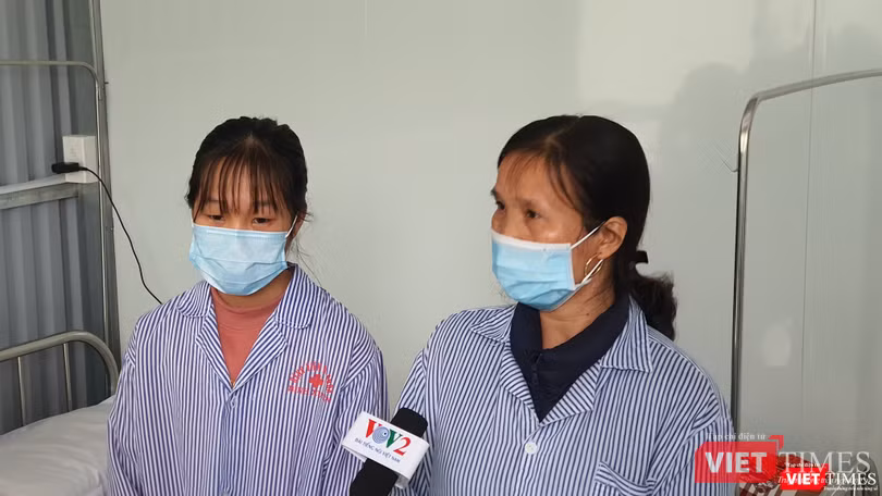 2 bệnh nhân khỏe mạnh trong ngày ra viện. Ảnh: Tuấn Dũng