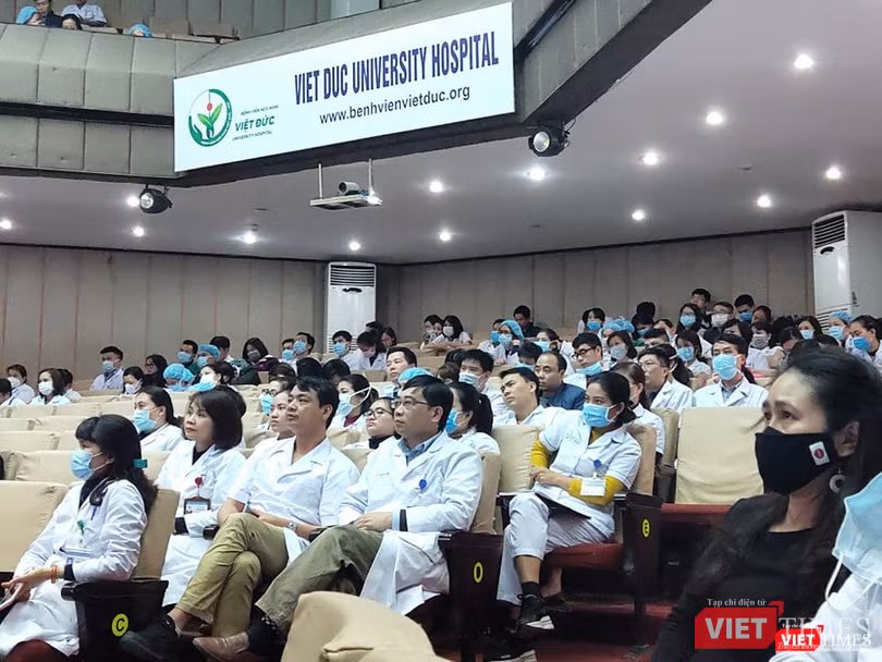 Các bác sĩ tại Bệnh viện Hữu Nghị Việt Đức tại buổi hội thảo. Ảnh: Minh Thúy
