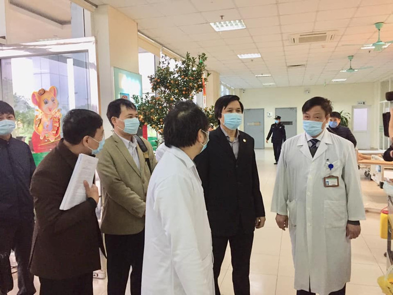 Đoàn công tác của Bộ Y tế kiểm tra công tác khám, chữa bệnh cho bệnh nhân tại Bệnh viện Bệnh nhiệt đới Trung ương. Ảnh: Lê Hảo Đoàn công tác của Bộ Y tế kiểm tra công tác khám, chữa bệnh cho bệnh nhân tại Bệnh viện Bệnh nhiệt đới Trung ương. Ảnh: Lê Hảo