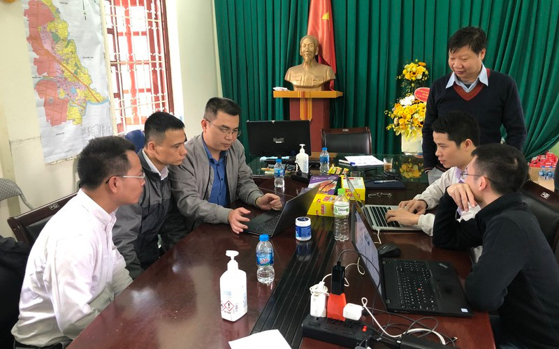 PGS.TS Trần Như Dương, Phó Viện trưởng Viện Vệ sinh Dịch tễ Trung ương cùng đội phản ứng nhanh tại Vĩnh Phúc. (Ảnh: Viện Vệ sinh Dịch tễ Trung ương) PGS.TS Trần Như Dương, Phó Viện trưởng Viện Vệ sinh Dịch tễ Trung ương cùng đội phản ứng nhanh tại Vĩnh Phúc. (Ảnh: Viện Vệ sinh Dịch tễ Trung ương)