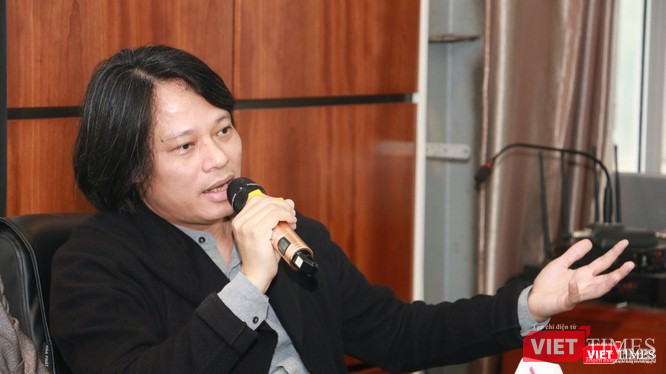 BS. Trần Văn Phúc chia sẻ tại buổi tọa đàm "Trách nhiệm truyền thông nhìn từ dịch COVID-19". Ảnh: Đăng Khoa BS. Trần Văn Phúc chia sẻ tại buổi tọa đàm "Trách nhiệm truyền thông nhìn từ dịch COVID-19". Ảnh: Đăng Khoa