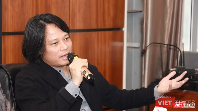 BS. Trần Văn Phúc chia sẻ tại buổi tọa đàm "Trách nhiệm truyền thông nhìn từ dịch COVID-19". Ảnh: Đăng Khoa