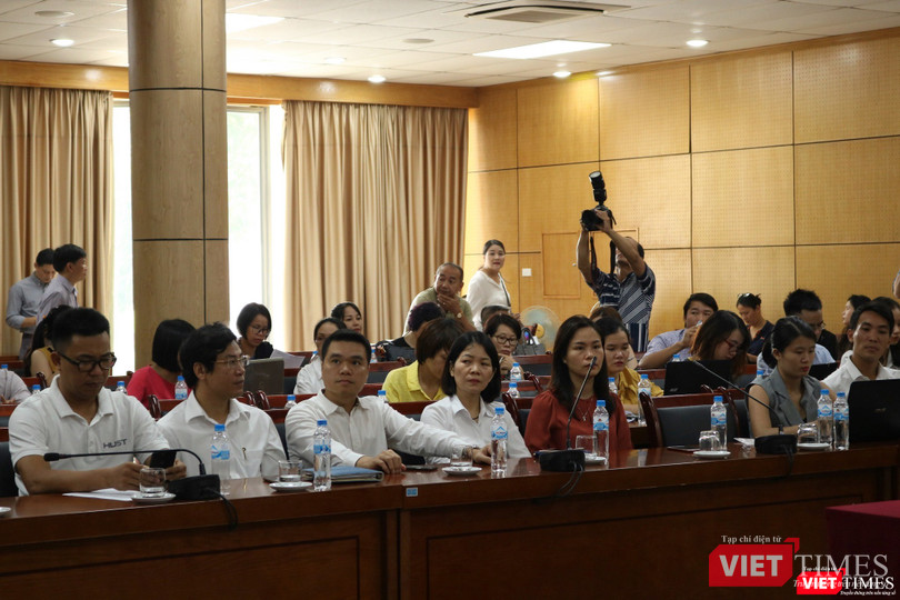 Các đại biểu tham dự buổi gặp mặt báo chí