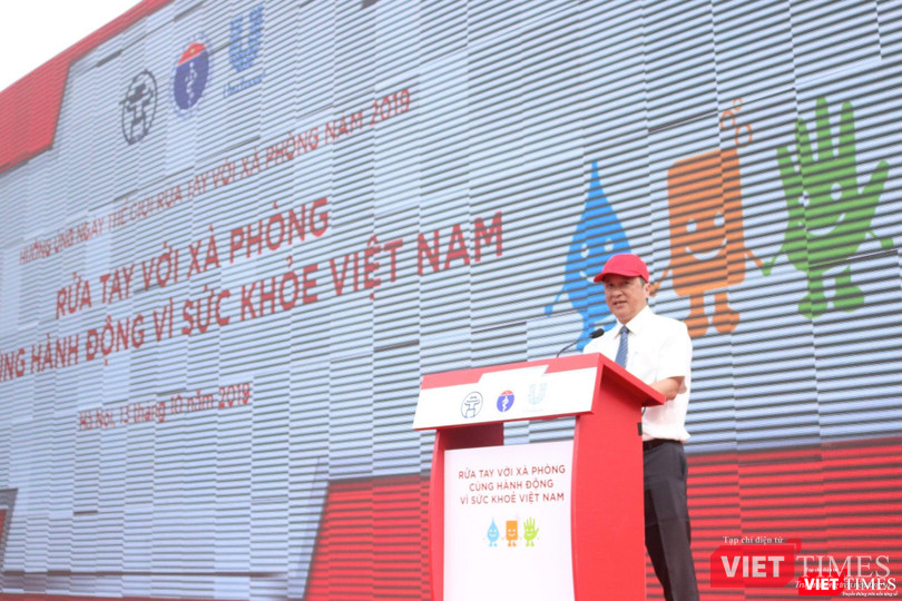 PGS. TS. Nguyễn Trường Sơn - Thứ trưởng Bộ Y tế phát biểu tại lễ mít tinh