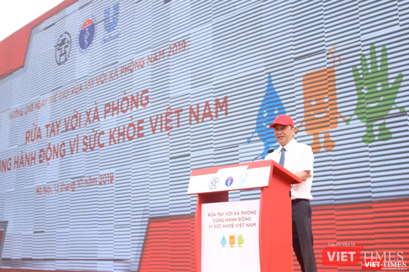 PGS. TS. Nguyễn Trường Sơn - Thứ trưởng Bộ Y tế phát biểu tại lễ mít tinh