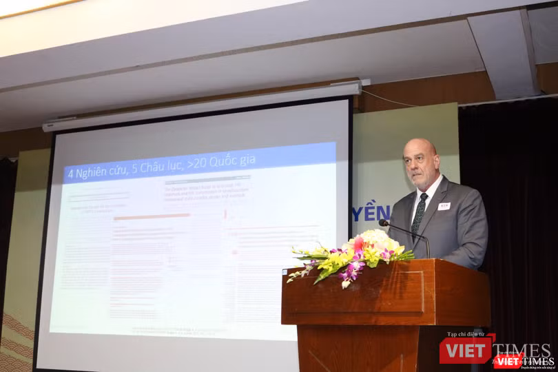 TS. John Blanford – Giám đốc CDC tại Việt Nam