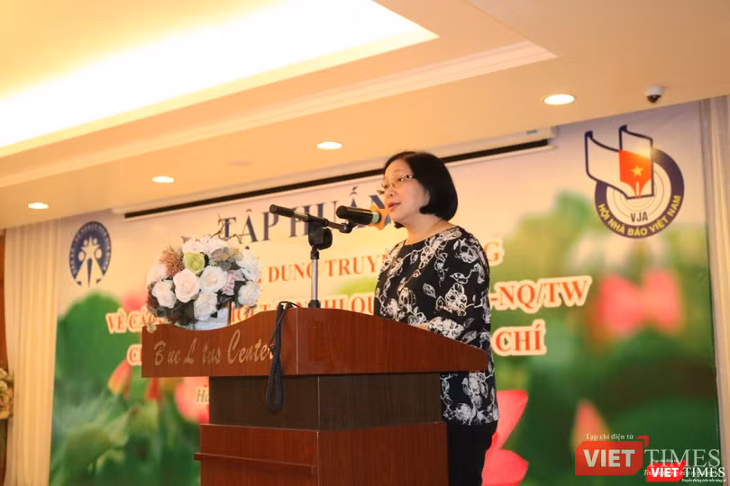 Ths. Nguyễn Thị Ngọc Lan phát biểu tại hội nghị Ths. Nguyễn Thị Ngọc Lan phát biểu tại hội nghị