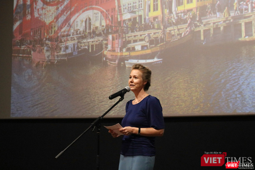 Bà Louise Holmsgaard - Phó Đại sứ Đan Mạch tại Việt Nam Bà Louise Holmsgaard - Phó Đại sứ Đan Mạch tại Việt Nam