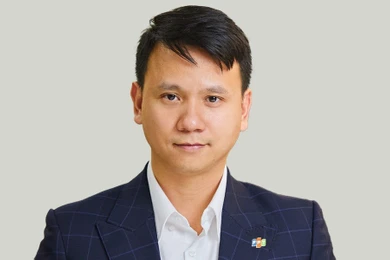 Ông Nguyễn Xuân Phong (giữa) được bổ nhiệm làm Giám đốc Công nghệ Tập đoàn FPT. Ảnh: FPT.