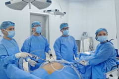 Cụ ông 83 tuổi suýt mất mạng vì... nuốt hạt mít