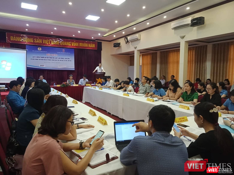 Việc điều chỉnh tuổi nghỉ hưu và phòng chống quấy rối tình dục tại nơi làm việc là những vấn đề được xã hội quan tâm Toàn cảnh buổi hội thảo