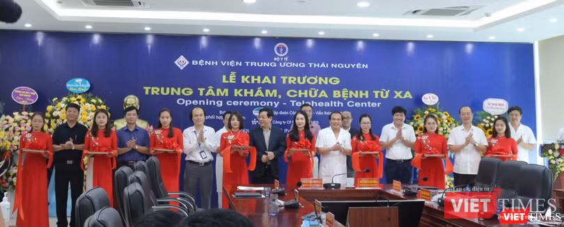 Lễ khai trương Trung tâm khám chữa bệnh từ xa tại BV TW Thái Nguyên.