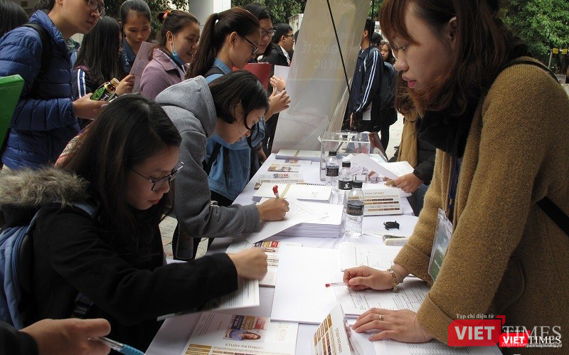 Nhu cầu tuyển dụng của ngành CNTT tại Việt Nam đã tăng gấp 4 lần sau 1 thập kỷ. Nhu cầu tuyển dụng của ngành CNTT tại Việt Nam đã tăng gấp 4 lần sau 1 thập kỷ.