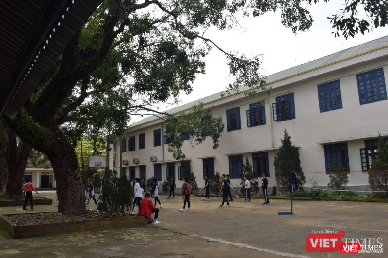 Học sinh nhà trường tập thể dục