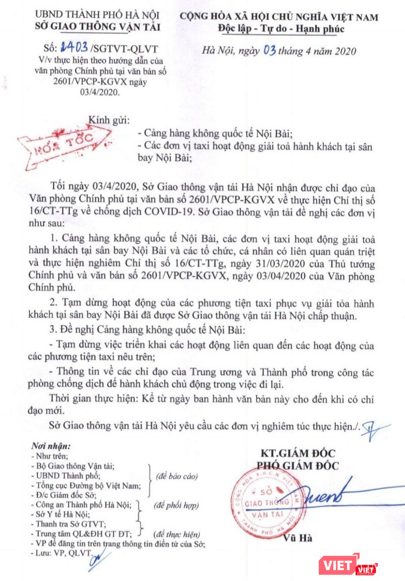 Công văn hỏa tốc của Sở GTVT Hà Nội về việc dừng hoạt động của xe taxi đón khách tại sân bay Nội Bài. Ảnh: Anh Lê. Công văn hỏa tốc của Sở GTVT Hà Nội về việc dừng hoạt động của xe taxi đón khách tại sân bay Nội Bài. Ảnh: Anh Lê.