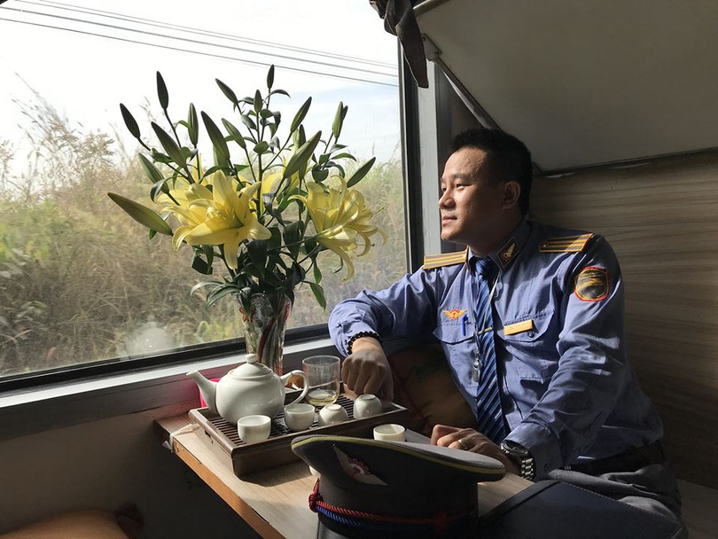 "Tôi thấy tôi thương những con tàu Ngàn đời không đủ sức đi mau" (Ảnh: AT) "Tôi thấy tôi thương những con tàu Ngàn đời không đủ sức đi mau" (Ảnh: AT)