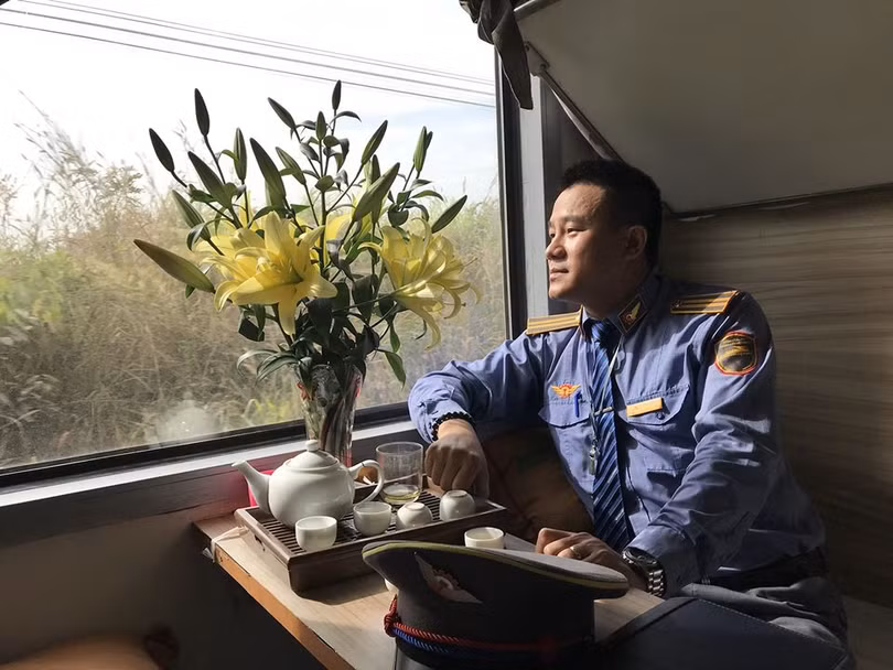 "Tôi thấy tôi thương những con tàu Ngàn đời không đủ sức đi mau" (Ảnh: AT) "Tôi thấy tôi thương những con tàu Ngàn đời không đủ sức đi mau" (Ảnh: AT)