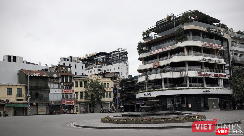 Hình ảnh gần như chưa từng có tại Hà Nội: Quảng trường Đông Kinh Nghĩa Thục không một bóng người. Ảnh chụp ngày 5/4.