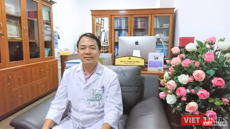 PGS.TS. Phạm Bá Nha trong buổi trò chuyện với VietTimes.