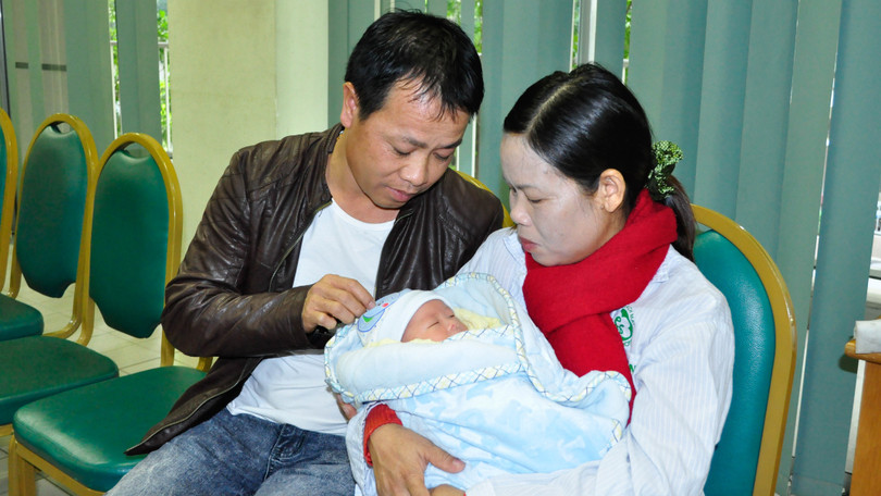 Một cặp vợ chồng thực hiện thụ tinh nhân tạo thành công tại Bệnh viện Bạch Mai. Một cặp vợ chồng thực hiện thụ tinh nhân tạo thành công tại Bệnh viện Bạch Mai.