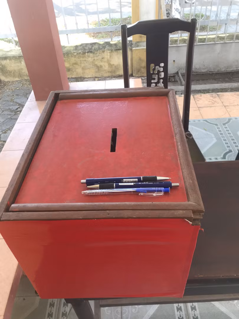 Hòm phiếu ý kiến người dân