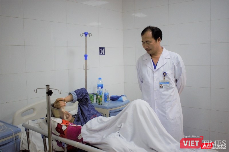 Một bệnh nhân gặp tai nạn giao thông đang điều trị tại Bệnh viện Đa khoa Thanh Nhàn.