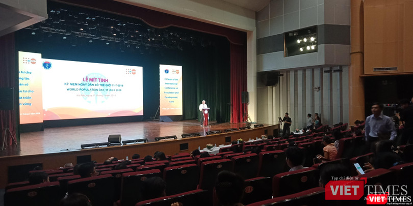 Buổi lễ mít tinh hưởng ứng Ngày dân số thế giới 11/7 diễn ra tại Hà Nội sáng nay Buổi lễ mít tinh hưởng ứng Ngày dân số thế giới 11/7 diễn ra tại Hà Nội sáng nay