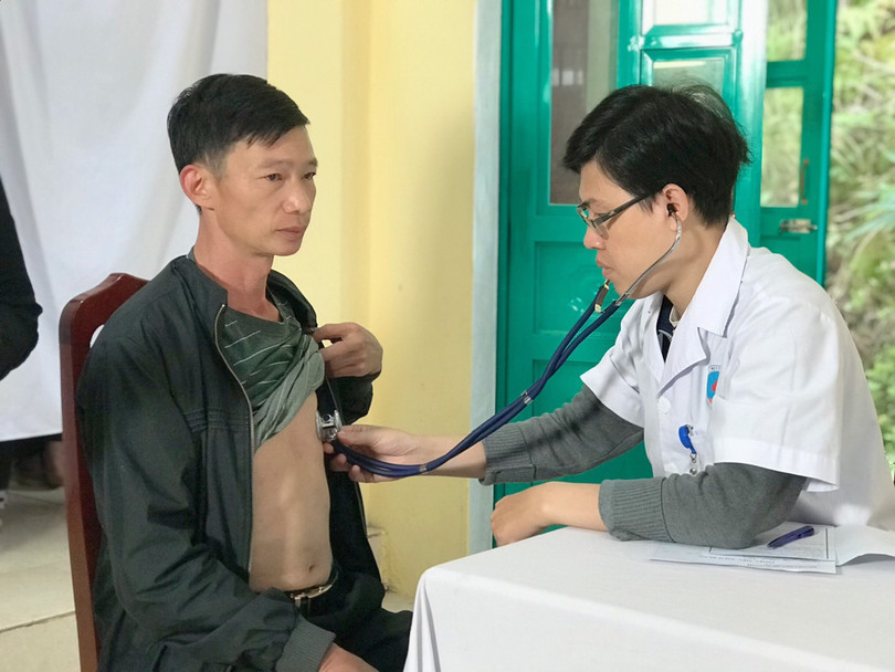 Hoạt động khám, chữa bệnh miễn phí góp phần sàng lọc các bệnh mãn tính và tuyên truyền giáo dục sức khỏe tại xã nghèo của tỉnh Yên Bái (Ảnh: BVCC)