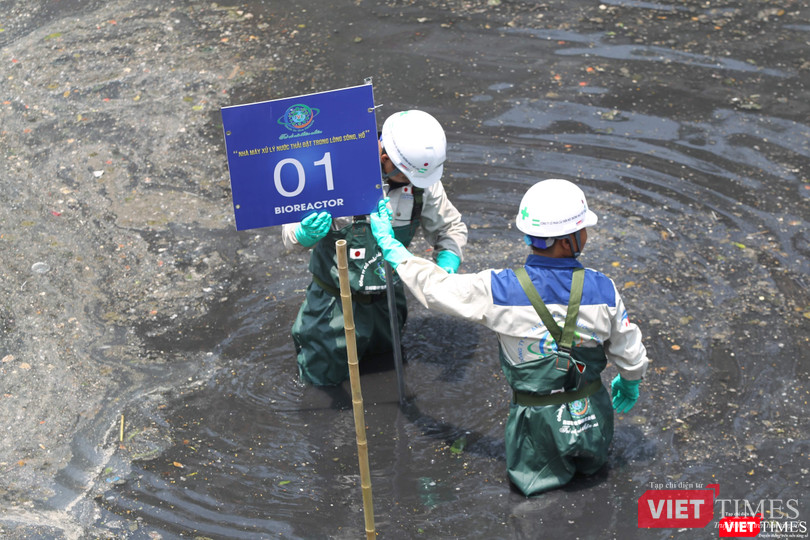 Nhóm kỹ sư đánh dấu điểm đặt máy