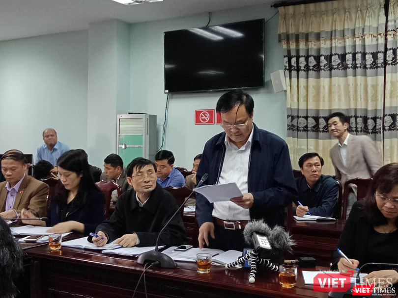 Ông Lê Văn Nho - Phó Chủ tịch UBND huyện Thuận Thành, Bắc Ninh đọc báo cáo tóm tắt sự việc diễn ra