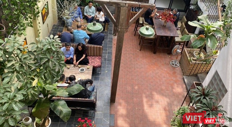 Bất chấp vắng khách, nhiều nhà hàng đã khởi động lại hoạt động kinh doanh sau đợt đóng cửa vì cách ly xã hội.