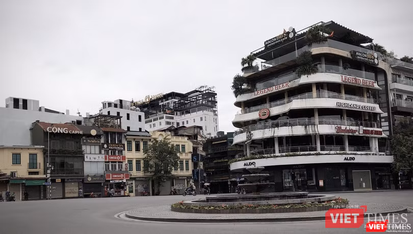 Những ngày cách ly xã hội, tất cả các hàng quán đều phải đóng cửa. Những ngày cách ly xã hội, tất cả các hàng quán đều phải đóng cửa.