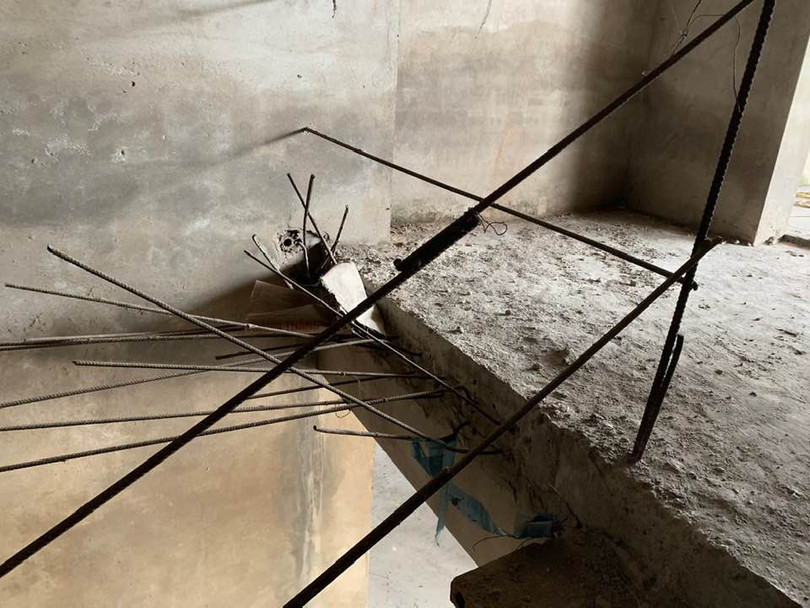 Các "căn hộ" đã xuống cấp nghiêm trọng. Các "căn hộ" đã xuống cấp nghiêm trọng.