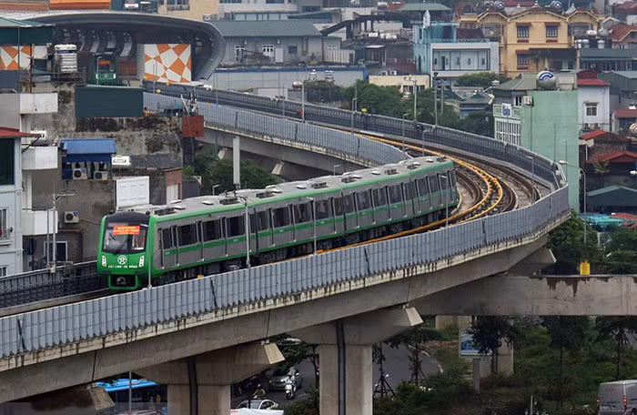 Dự án đường sắt Cát Linh - Hà Đông có chiều dài 13,1 km, hai điểm đầu là nhà ga Yên Nghĩa (quận Hà Đông) và ga Cát Linh (quận Đống Đa), tuyến đi trên cao và có 12 nhà ga.