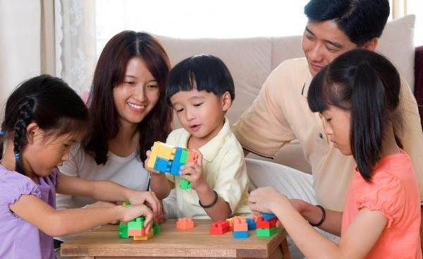 Cha mẹ cần có những phương pháp giáo dục tích cực thay vì sử dụng các biện pháp trừng phạt gây ảnh hưởng xấu tới trẻ em.