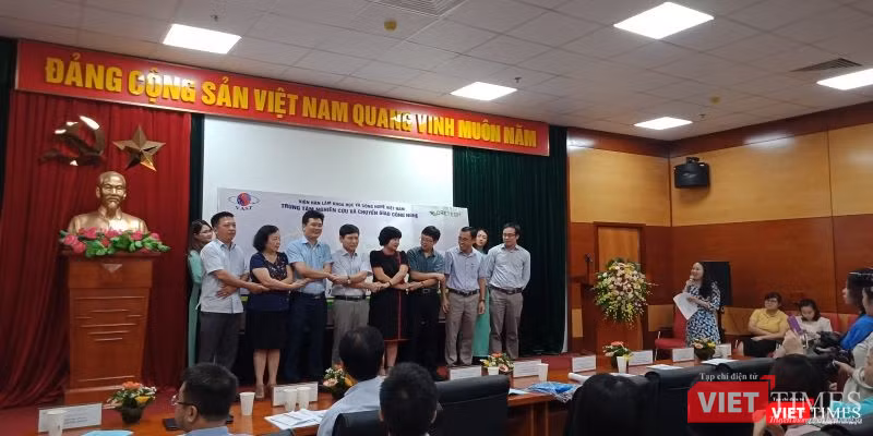 Hưởng ứng thông điệp về môi trường, các nhà khoa học cùng tham gia lễ phát động phong trào "nói không với rác thải nhựa".