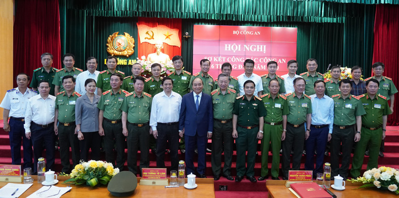 Thủ tướng Nguyễn Xuân Phúc và các cán bộ dự hội nghị. Ảnh: BCA. Thủ tướng Nguyễn Xuân Phúc và các cán bộ dự hội nghị. Ảnh: BCA.