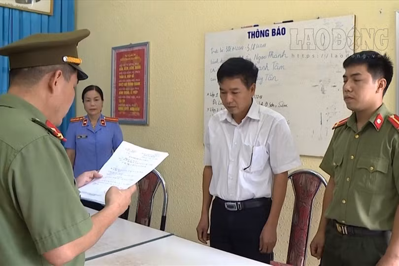 Vụ gian lận thi cử ở Sơn La từng gây xôn xao dư luận, nhiều cán bộ dính vào vòng lao lý. Vụ gian lận thi cử ở Sơn La từng gây xôn xao dư luận, nhiều cán bộ dính vào vòng lao lý.