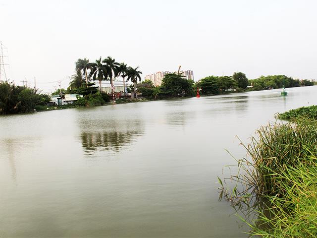 Dòng sông Rạch Chiếc hôm nay, sau 44 năm ngày Thống nhất đất nước, nhìn từ khu tưởng niệm 52 liệt sỹ đã ngã xuống trong trận chiến chiếm và giữ cây cầu Rạch Chiếc. Dòng sông Rạch Chiếc hôm nay, sau 44 năm ngày Thống nhất đất nước, nhìn từ khu tưởng niệm 52 liệt sỹ đã ngã xuống trong trận chiến chiếm và giữ cây cầu Rạch Chiếc.