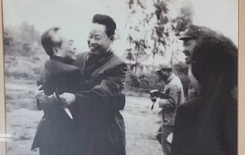 Thượng tướng Chu Văn Tấn (phải) và Đại tướng Võ Nguyên Giáp- Ảnh Tư liệu